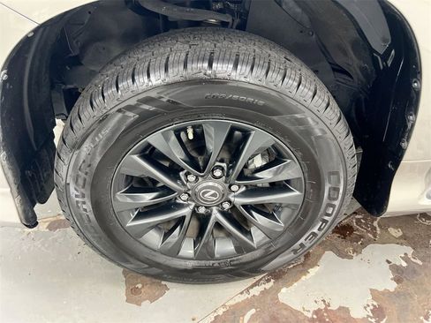 Used 2021 Lexus GX 460 Premium w/ Premium Package image 27