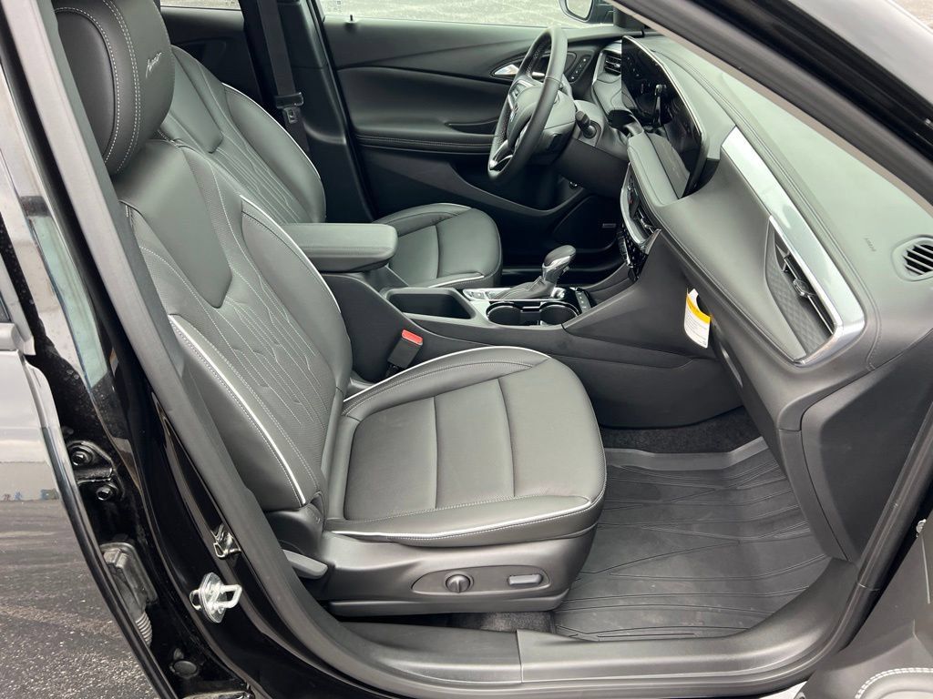 Used 2026 Buick Encore GX Avenir w/ Avenir Technology Package AWD/4WD image 34