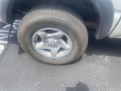 Used 2004 Toyota Tacoma PreRunner RWD image 9