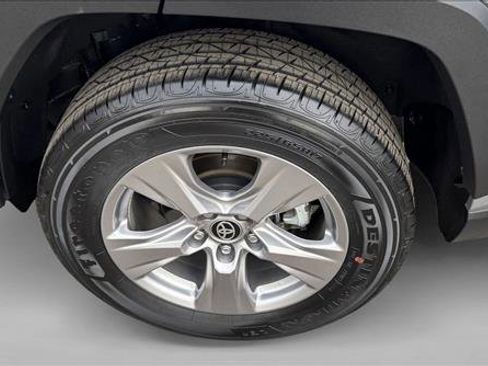 Used 2025 Toyota RAV4 XLE AWD/4WD image 9