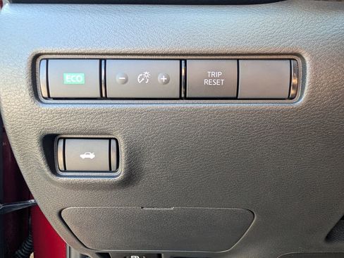 Used 2025 Nissan Sentra SV w/ All-Weather Package FWD image 31