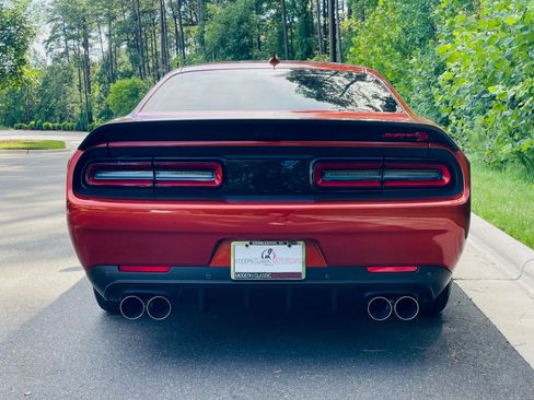 Used 2022 Dodge Challenger SRT Hellcat w/ Plus Package RWD image 21