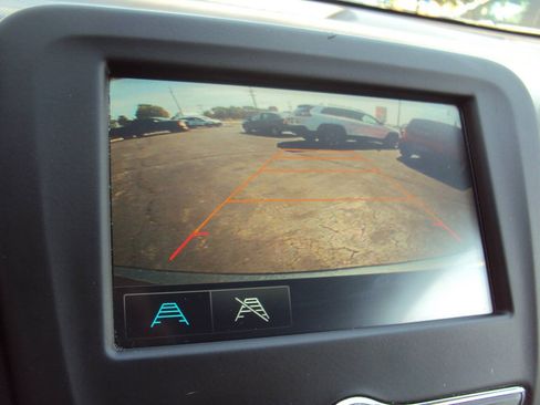 Used 2018 Chevrolet Equinox LT FWD image 14