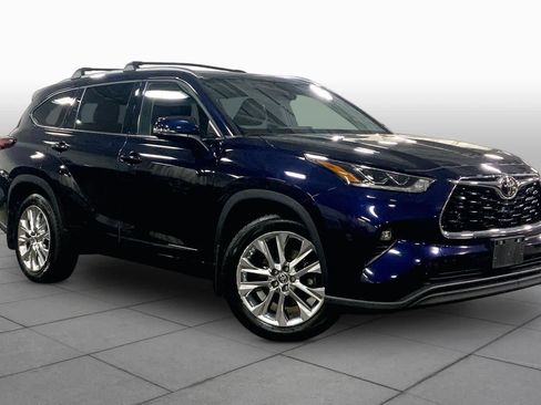 Used 2023 Toyota Highlander Limited AWD/4WD image 3