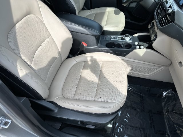 Used 2022 Ford Escape Titanium AWD/4WD image 35