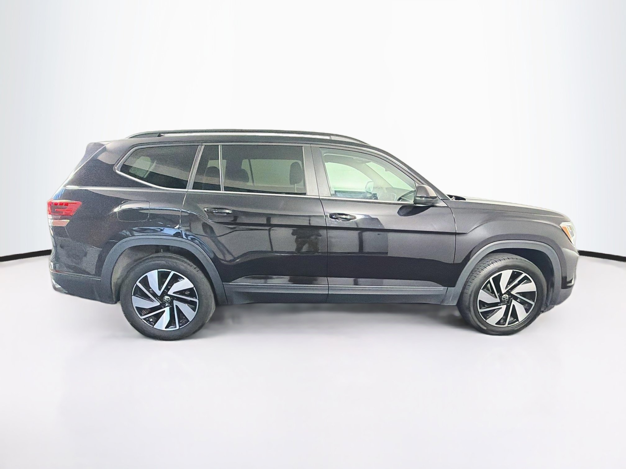 Used 2025 Volkswagen Atlas SE FWD image 10