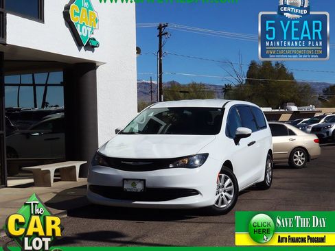 Used 2020 Chrysler Voyager L image 1