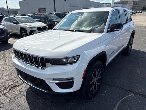 Used 2024 Jeep Grand Cherokee Limited RWD image 6