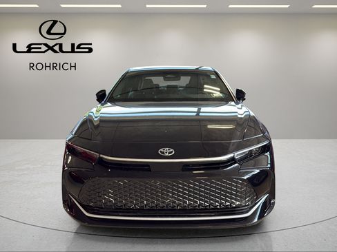 Used 2026 Toyota Crown AWD/4WD image 2