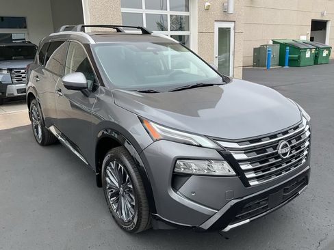 Used 2025 Nissan Rogue Platinum AWD/4WD image 3