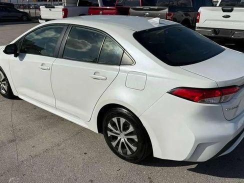 Used 2022 Toyota Corolla LE image 2