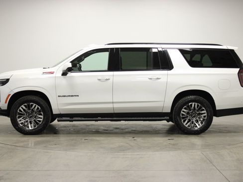 Used 2025 Chevrolet Suburban Z71 image 5