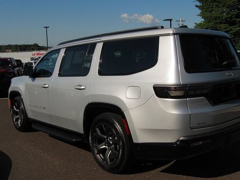Used 2026 Jeep Grand Wagoneer Limited w/ Convenience Group I AWD/4WD image 4