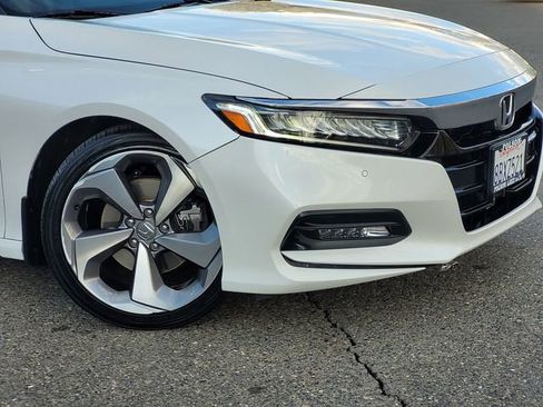 Used 2018 Honda Accord Touring image 6