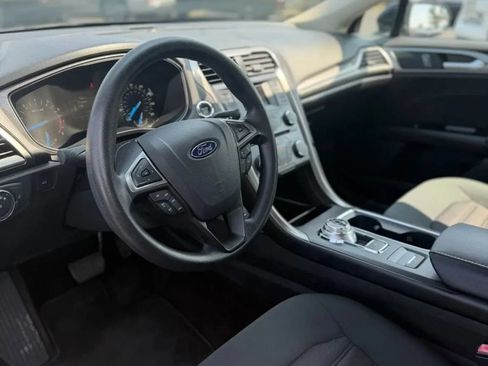 Used 2017 Ford Fusion SE FWD image 9