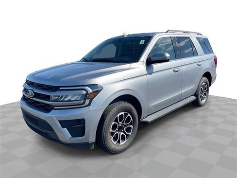 Used 2022 Ford Expedition XLT image 1