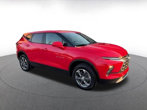 Used 2025 Chevrolet Blazer LT image 2