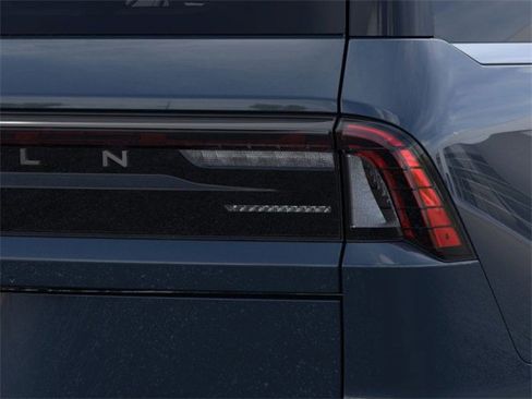 New 2025 Lincoln Navigator Reserve image 21
