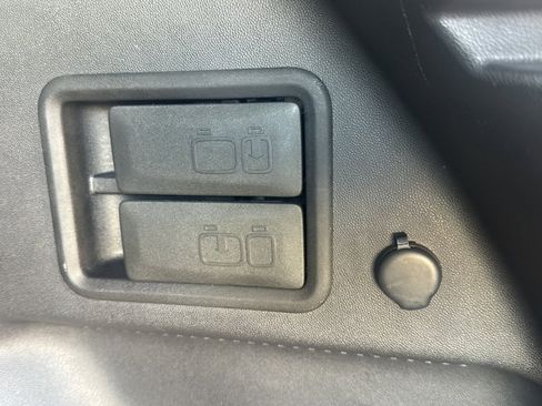 Used 2024 GMC Terrain SLE FWD image 23