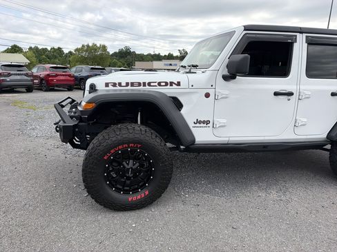 Used 2024 Jeep Wrangler Unlimited Rubicon w/ Convenience Group AWD/4WD image 9