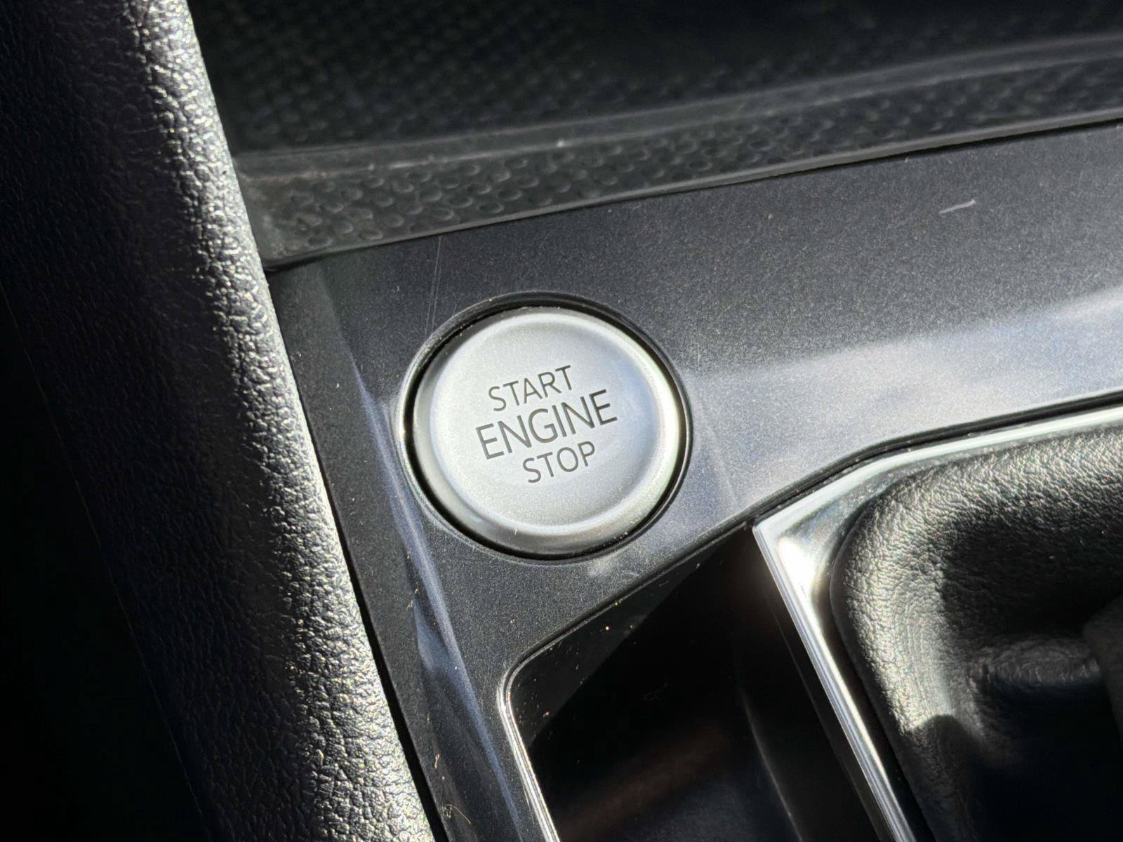 Used 2023 Volkswagen Tiguan SE FWD image 15