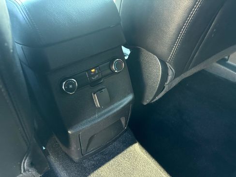 Used 2018 Ford Explorer XLT w/ Equipment Group 202A AWD/4WD image 27