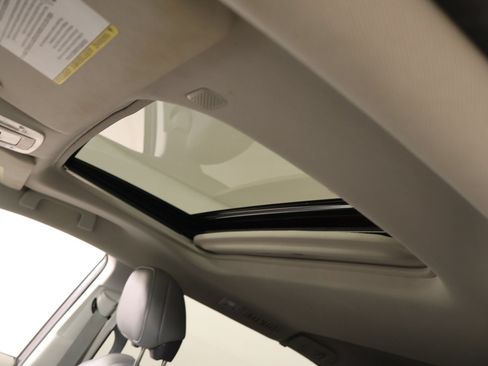 Used 2022 Toyota Sienna XLE FWD image 16