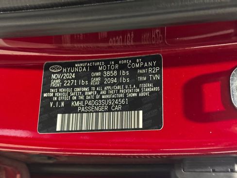 Used 2025 Hyundai Elantra Limited FWD image 35