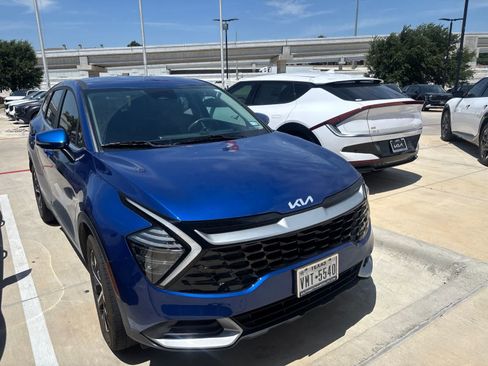 Used 2025 Kia Sportage EX FWD image 3