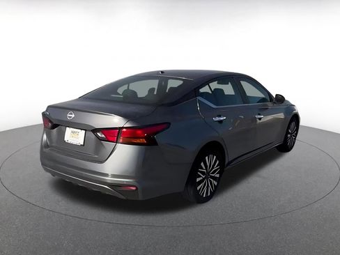 Used 2025 Nissan Altima 2.5 SV FWD image 12
