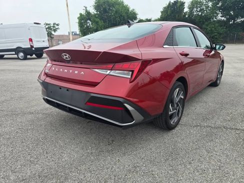 Used 2025 Hyundai Elantra SEL FWD image 3