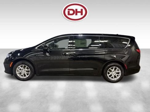 New 2026 Chrysler Pacifica Select FWD image 8