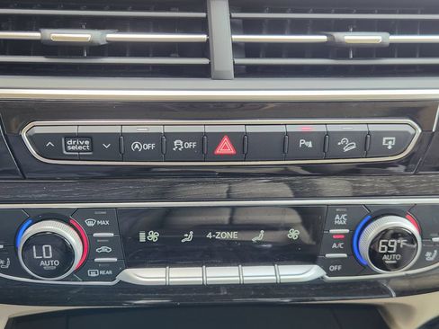 Used 2017 Audi Q7 3.0T Prestige w/ Prestige Package AWD/4WD image 18