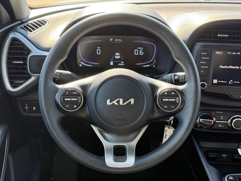 Used 2025 Kia Soul LX w/ LX Technology Package image 28