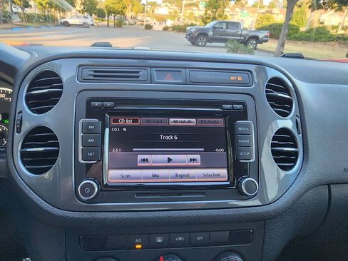 Used 2015 Volkswagen Tiguan S FWD image 33