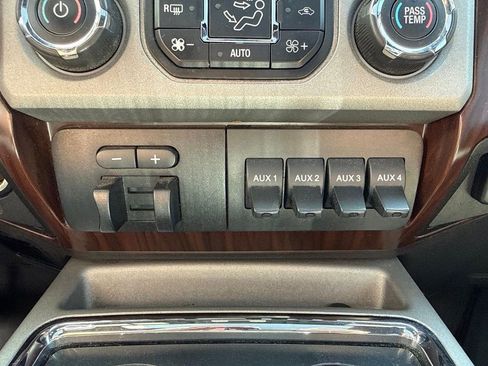 Used 2015 Ford F350 Lariat w/ Lariat Interior Package AWD/4WD image 20