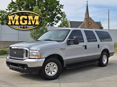 Used 2003 Ford Excursion XLT RWD image 1