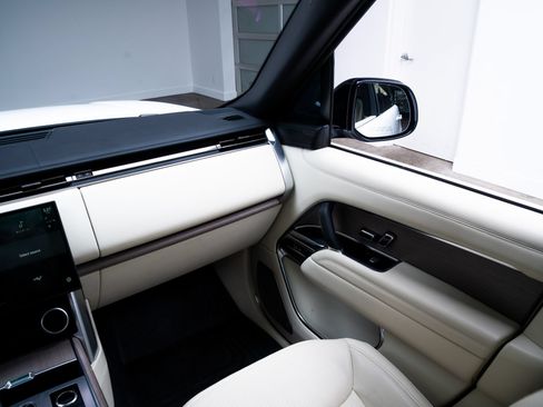 Used 2023 Land Rover Range Rover Autobiography AWD/4WD image 11