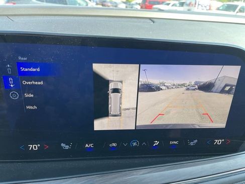 Used 2025 Chevrolet Suburban Z71 AWD/4WD image 17