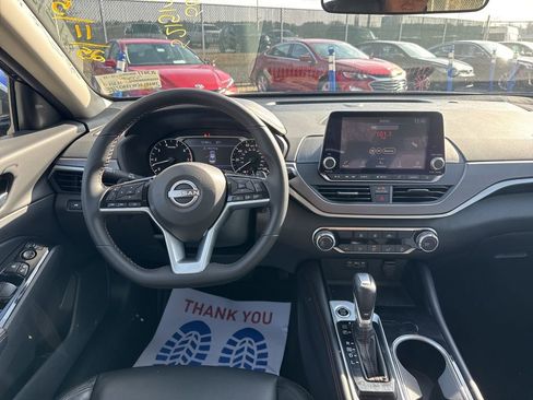 Used 2025 Nissan Altima 2.5 SR image 15
