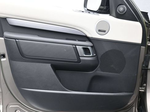 Used 2023 Land Rover Discovery S R-Dynamic AWD/4WD image 9