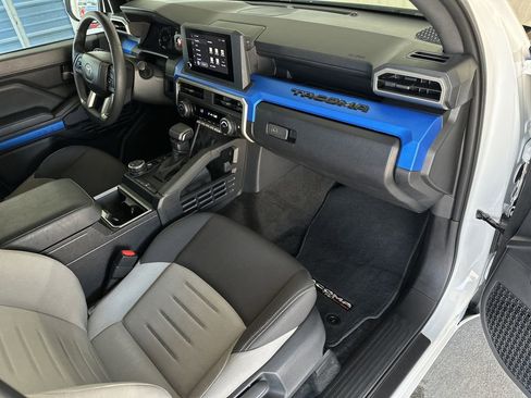 Used 2025 Toyota Tacoma TRD Off-Road AWD/4WD image 36