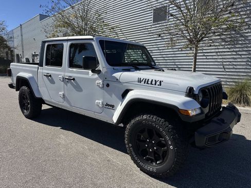Used 2021 Jeep Gladiator Willys image 4