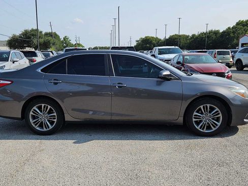 Used 2017 Toyota Camry SE FWD image 7