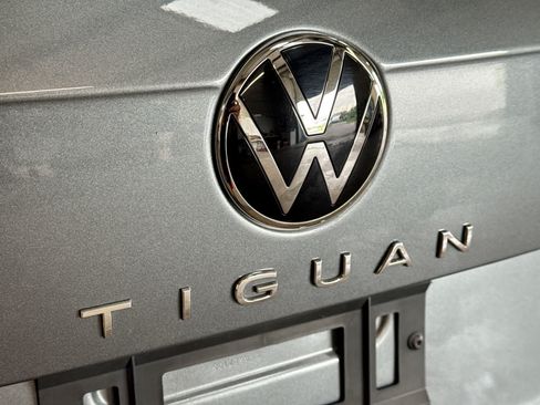 Used 2022 Volkswagen Tiguan SE R-Line FWD image 19