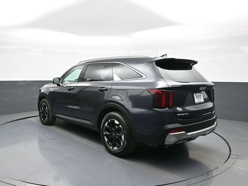 Used 2025 Kia Sorento S FWD image 8