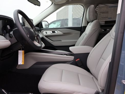 New 2026 Ford Explorer Active w/ Active Comfort Package AWD/4WD image 25