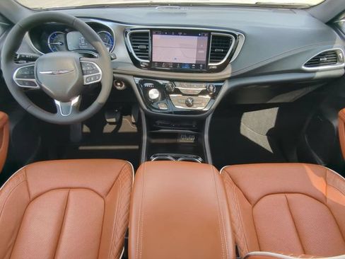 Used 2024 Chrysler Pacifica Pinnacle FWD image 24