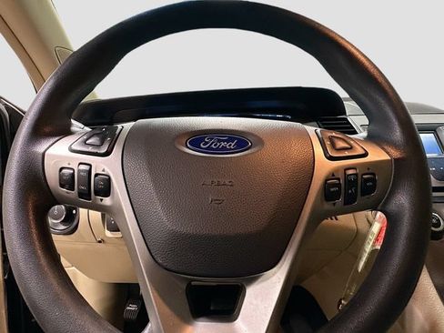 Used 2017 Ford Taurus SE FWD image 12