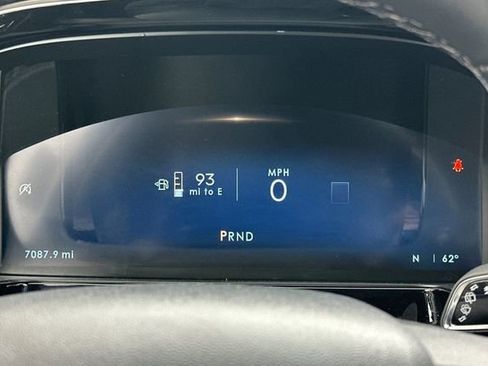 Used 2025 Lincoln Corsair FWD w/ Rear Removable Package Tray image 23